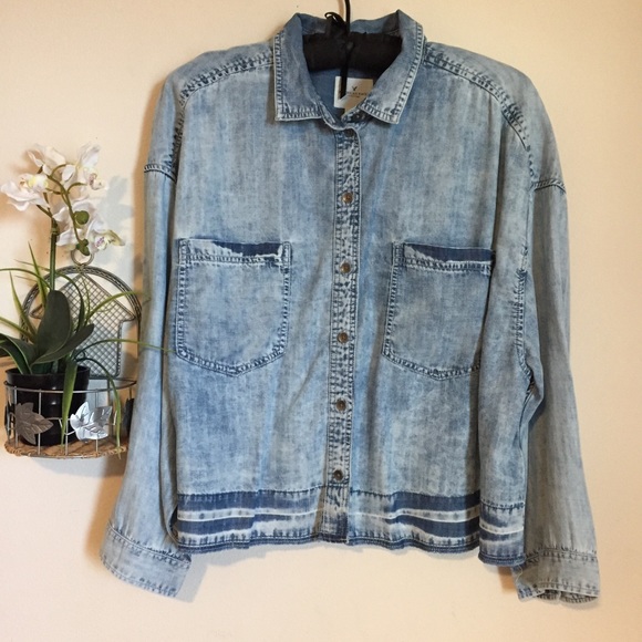 American Eagle Outfitters Tops - American Eagle Chambray Top